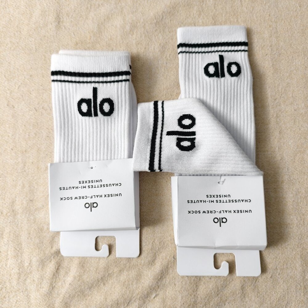 🧢Alo Yoga Socks 2 Pairs - Picture 1 of 3